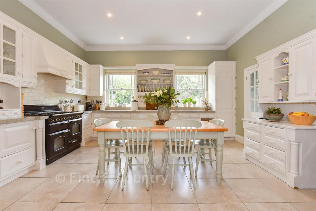 Kitchen/ Breakfast Room