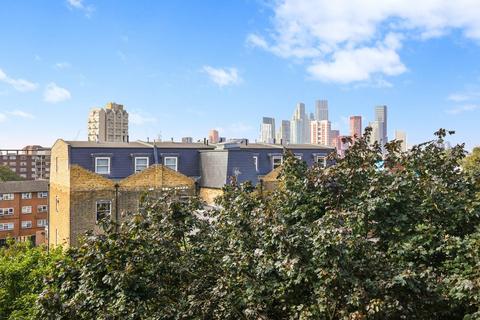 4 bedroom flat to rent, Cassell House, Stockwell, London, SW9