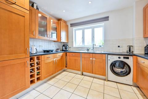 2 bedroom flat for sale, Henderson Avenue, Queen Elizabeth Park, Queen Elizabeth Park, Guildford, GU2