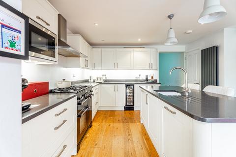 4 bedroom end of terrace house for sale, Eaton Road, Hertfordshire AL1