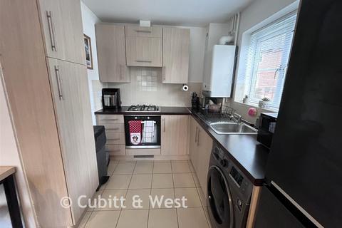 4 Admiral Way, Godalming, GU7 1QN