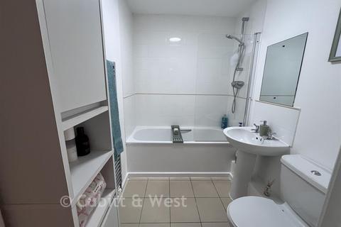 4 Admiral Way, Godalming, GU7 1QN