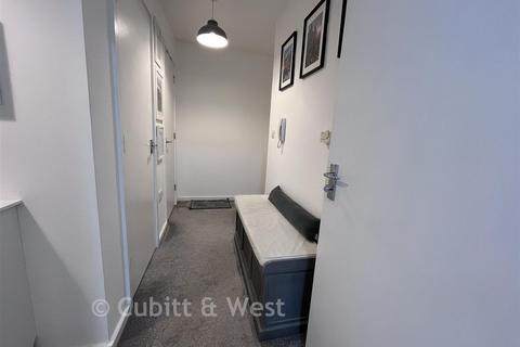 4 Admiral Way, Godalming, GU7 1QN