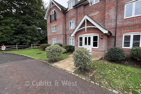 4 Admiral Way, Godalming, GU7 1QN