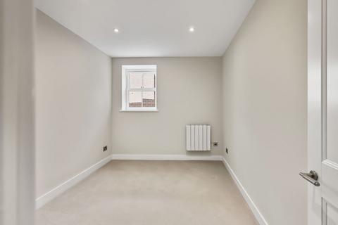undefined, High Street, Sutton, SM1