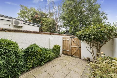 60a Oakhill Road, Sutton, SM1 3AG