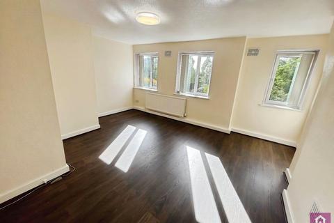 3 bedroom flat for sale, Redmires Court, Salford, Greater Manchester, M5