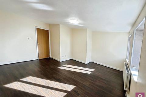 3 bedroom flat for sale, Redmires Court, Salford, Greater Manchester, M5