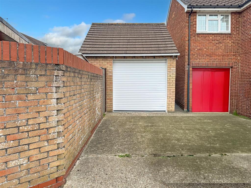 Garage.1.jpg