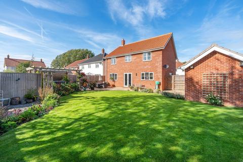 4 bedroom detached house for sale, Sidings Drive, Norwich NR16