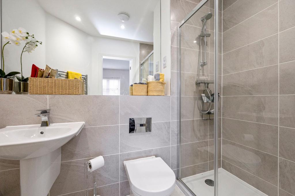 Guest Bedroom En-Suite