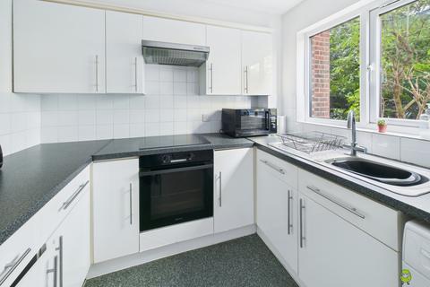 2 bedroom ground floor maisonette for sale, Chalice Way, Greenhithe, Kent, DA9