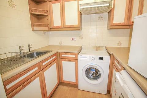 1 bedroom retirement property for sale, Beechwood Gardens, Caterham, CR3