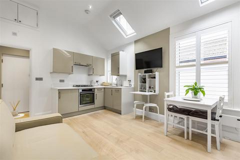 undefined, Upper Richmond Road West, East Sheen, SW14