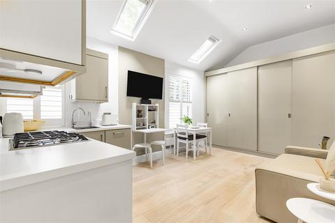 undefined, Upper Richmond Road West, East Sheen, SW14