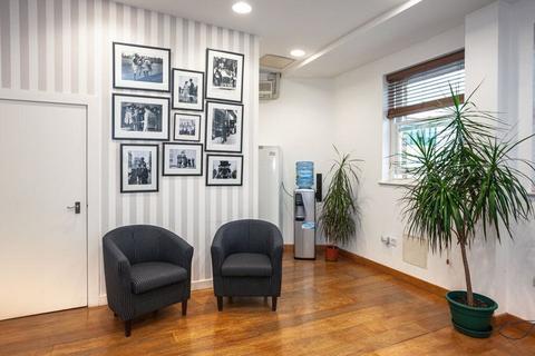 Office to rent, 105-107 Farringdon Rd London EC1R 3BU
