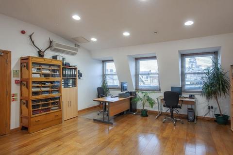 Office to rent, 105-107 Farringdon Rd London EC1R 3BU