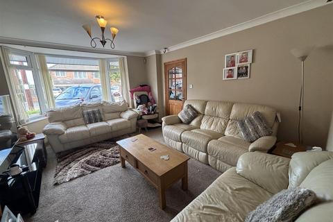 4 bedroom semi-detached house for sale, Ledwell Drive, Glenfield, Leicester