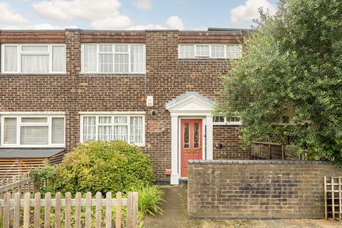 Sanders Close, Hampton TW12