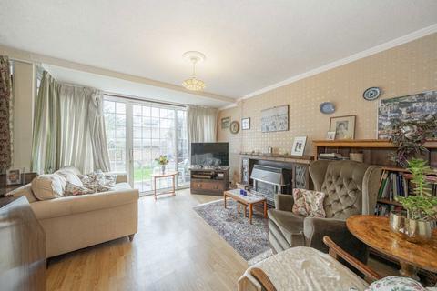 undefined, Sanders Close, Hampton TW12