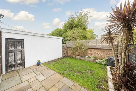 undefined, Sanders Close, Hampton TW12