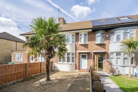 3 bedroom house to rent, Longford Close, Hampton TW12