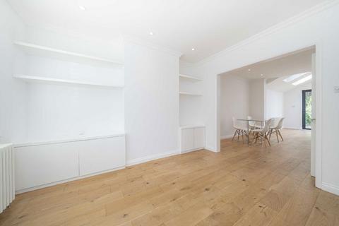 3 bedroom house to rent, Longford Close, Hampton TW12