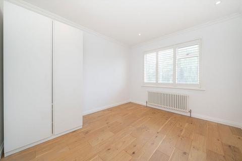 3 bedroom house to rent, Longford Close, Hampton TW12