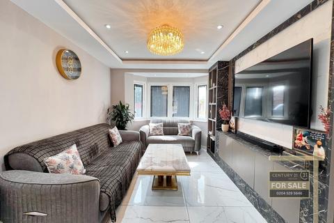 undefined, Station Crescent, ASHFORD TW15