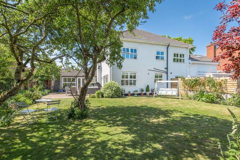 undefined, Elegant Art Deco Home with Annexe in Holt