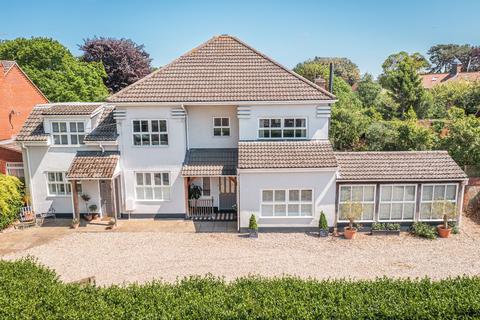 undefined, Elegant Art Deco Home with Annexe in Holt