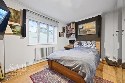 2 bedroom ground floor flat for sale, Lynton Road, Springfield Court Lynton Road, W3