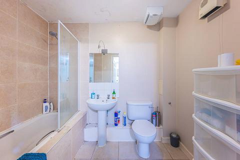 2 bedroom flat for sale, Westferry Road, Isle Of Dogs, London, E14
