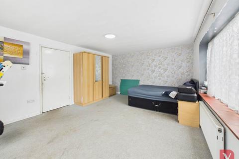 undefined, High Street, Luton LU4