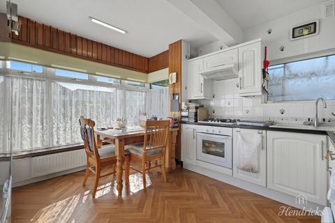3 bedroom semi-detached bungalow for sale, Woodside, Leigh-on-sea, SS9 4