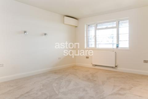 3 bedroom apartment to rent, Mulberry Close, London, NW4