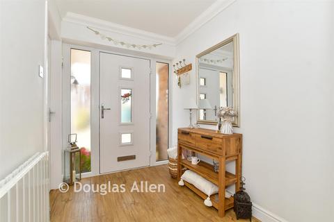 3 bedroom semi-detached house for sale, Outwood Farm Close, Billericay CM11