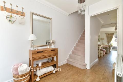 3 bedroom semi-detached house for sale, Outwood Farm Close, Billericay CM11