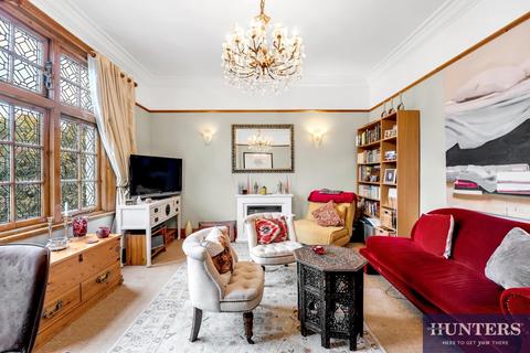 2 bedroom flat for sale, Heathfield Park, Willesden Green, London, NW2