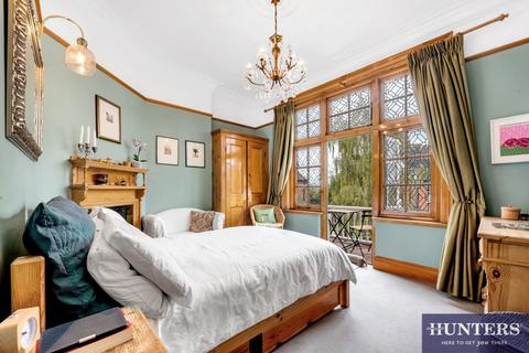 2 bedroom flat for sale, Heathfield Park, Willesden Green, London, NW2