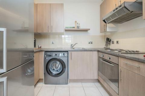 1 bedroom flat for sale, Bromyard Avenue, London W3