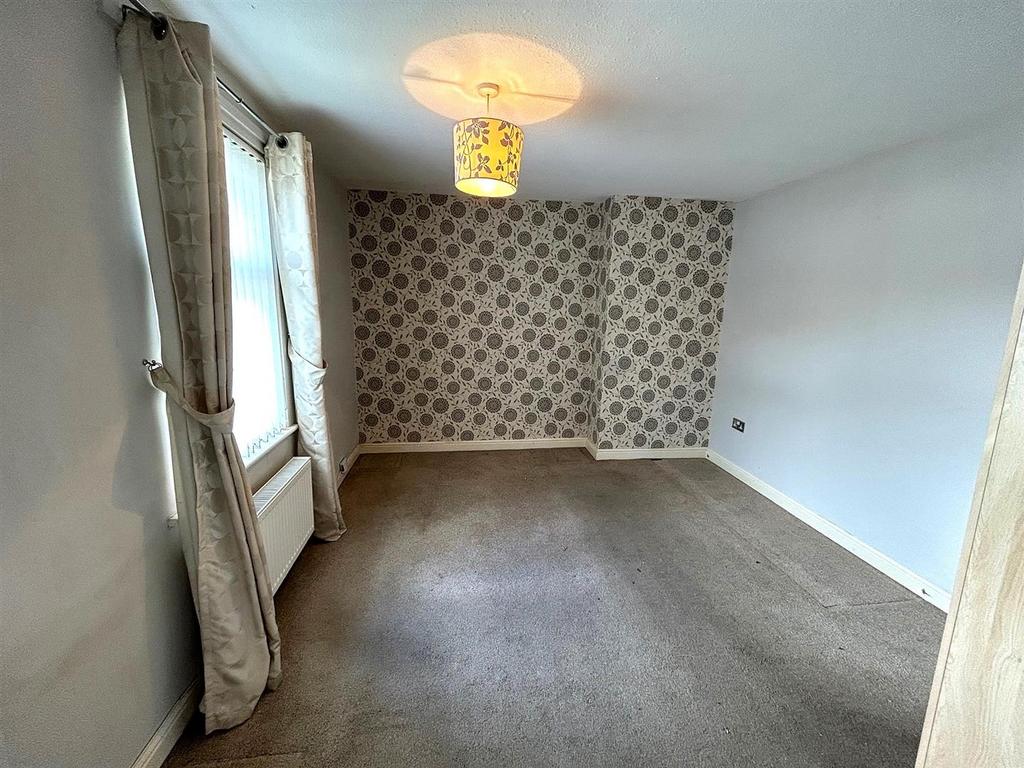 Bedroom 1.jpg