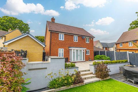 4 bedroom detached house for sale, Merrigold Close, Benfleet, SS7