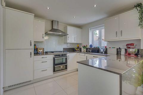 4 bedroom detached house for sale, Merrigold Close, Benfleet, SS7