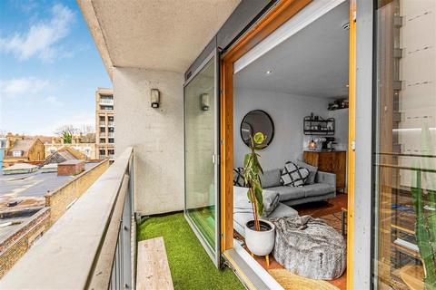 2 bedroom flat for sale, Hardwicks Square, SW18