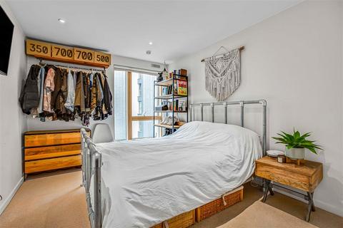 2 bedroom flat for sale, Hardwicks Square, SW18