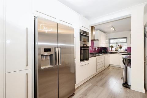 4 bedroom house for sale, Kingsley Avenue, Borehamwood