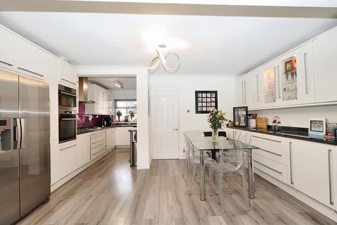 4 bedroom house for sale, Kingsley Avenue, Borehamwood
