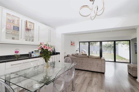 4 bedroom house for sale, Kingsley Avenue, Borehamwood