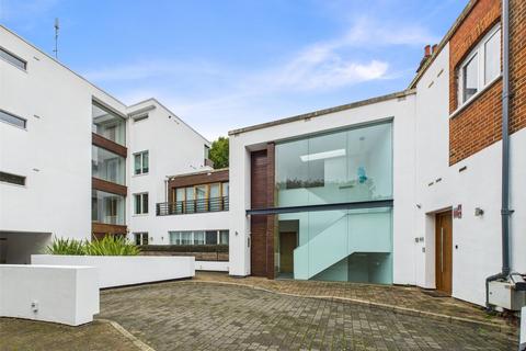 Sheen Road, Surrey